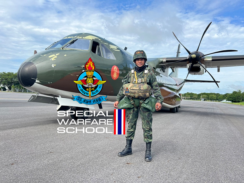 บัวขาว วางนวม ฝึกทหารโดดร่ม