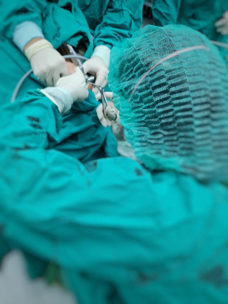 เด็ก 8 ขวบ เจ็บคอ หมออึ้ง เอกซเรย์เจอลวดมัดไก่ย่าง 8 ซม. 