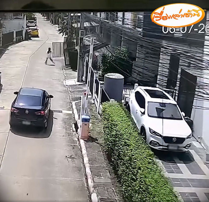  นาทีหลังคาโรงรถบ้านอดีตผู้ว่าฯ ถล่มโครม