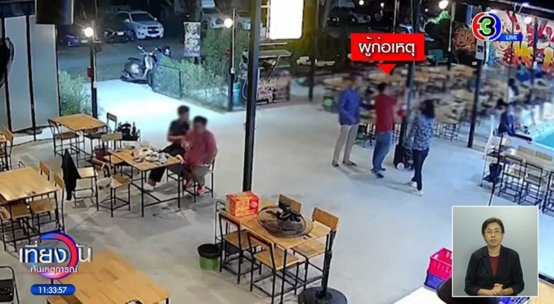 ลูกค้าหัวร้อน ขับเก๋งหรูกร่างร้านตกกุ้ง ฉุนไม่ให้กินฟรี