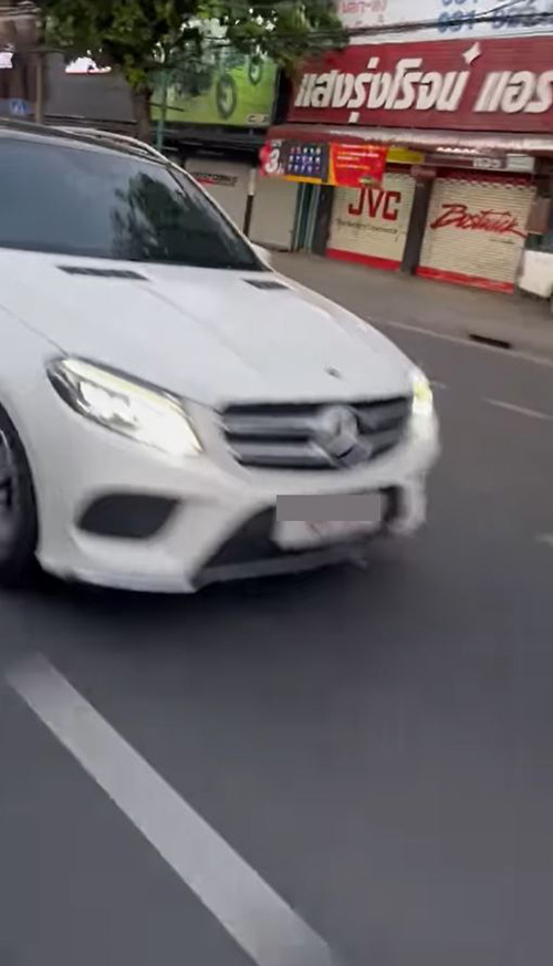 ลุงขับเบนซ์หัวร้อน