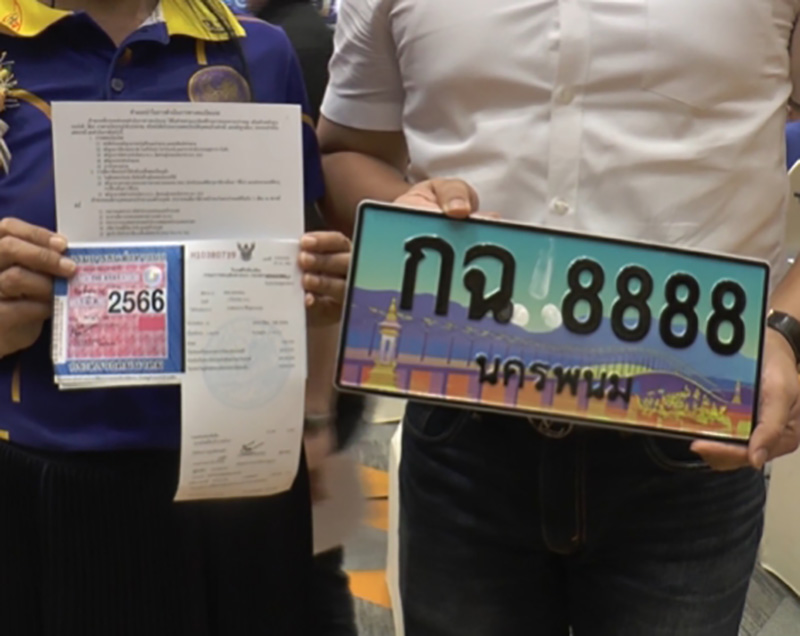 นักธุรกิจหนุ่มประมูลทะเบียนรถเลขสวย 9999