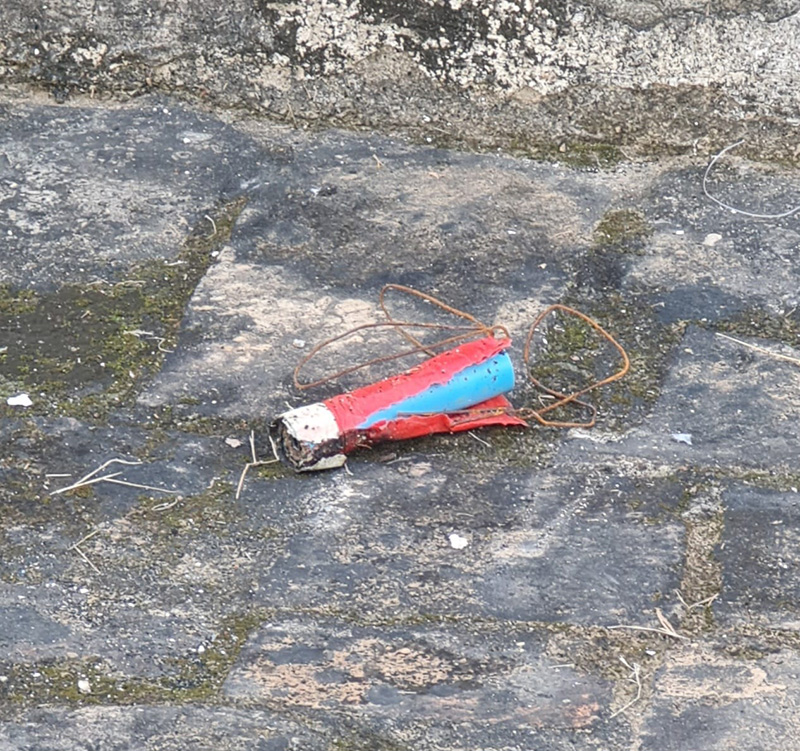 วัดดังจุดพลุไฟบนองค์พระธาตุเจดีย์เหลี่ยม