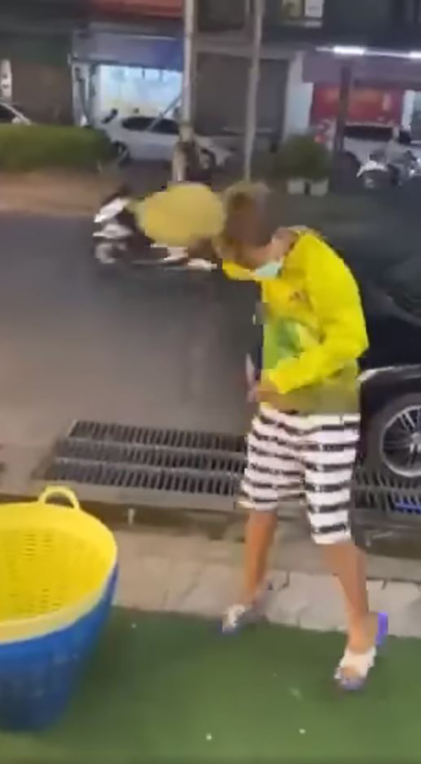 หนุ่มทดสอบโหม่งทุเรียน