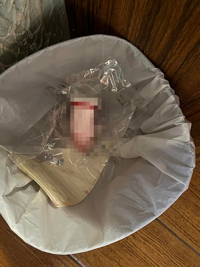 ครอบครัวพักโรงแรม ลูกน้อยหยิบของมาเล่น