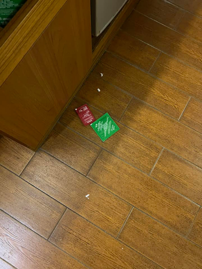 ครอบครัวพักโรงแรม ลูกน้อยหยิบของมาเล่น