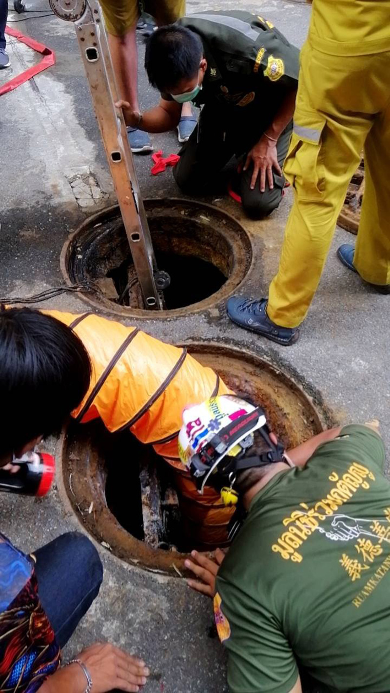 4 คนงานตกท่อกลางกรุง 