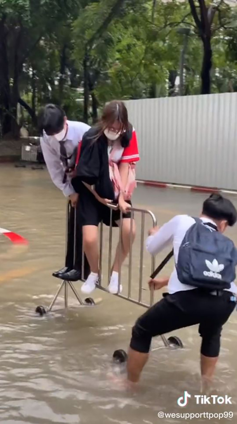 ไวรัล มศว น้ำท่วม นศ. กลัวเพื่อนเปียก