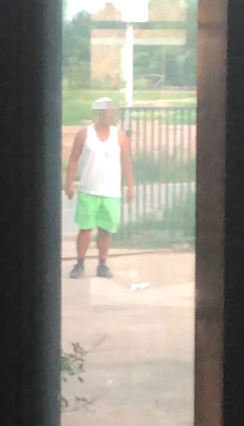 หนุ่มเปิดประสบการณ์ คนคลั่งถือมีดบุกบ้าน