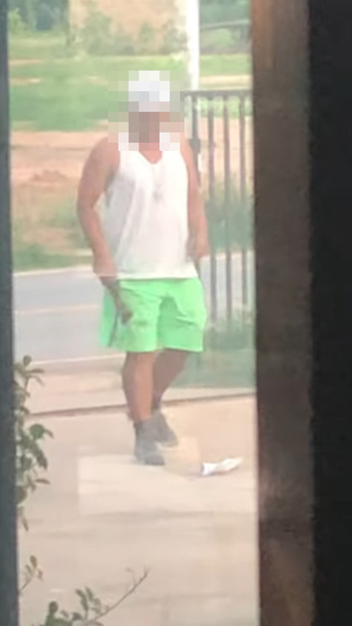 หนุ่มเปิดประสบการณ์ คนคลั่งถือมีดบุกบ้าน