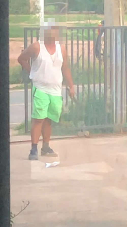 หนุ่มเปิดประสบการณ์ คนคลั่งถือมีดบุกบ้าน