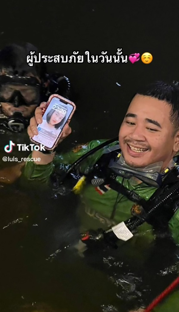 นักประดาน้ำช่วยงมหามือถือให้สาว จากผู้ประสบภัยกลายเป็นแฟน