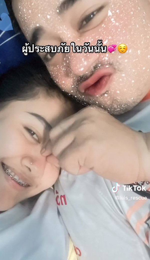 นักประดาน้ำช่วยงมหามือถือให้สาว จากผู้ประสบภัยกลายเป็นแฟน