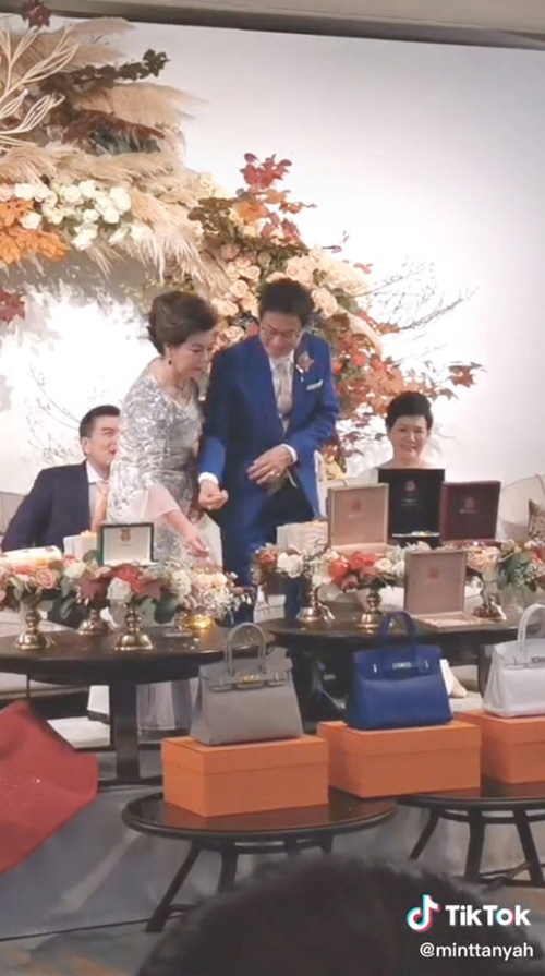 งานแต่งสุดปัง สินสอดเป็นกระเป๋า Hermes 
