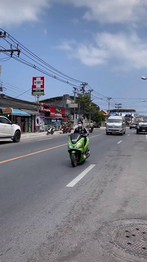 ฝรั่งไม่เก็ต คนไทยขี่ จยย. ใส่แมสก์ 