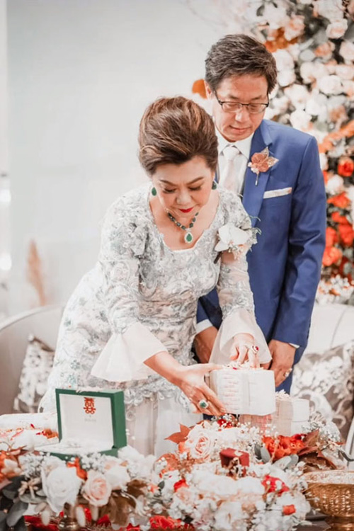 งานแต่งสุดปัง สินสอดเป็นกระเป๋า Hermes 