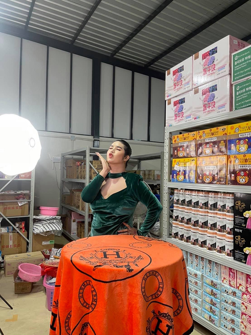 นาราเครปกระเทย