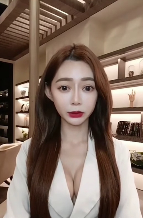 เจ้าพ่อไลฟ์เดือด ด่าผู้ช่วยสาวฮอตโชว์แฟนคลับ