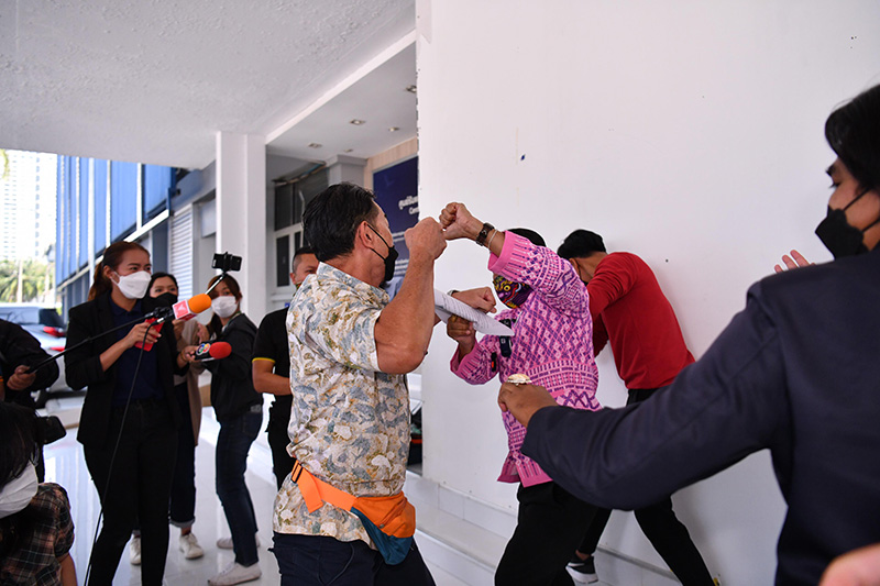 ชี้ข้อกฎหมาย ตัวตึงลาดพร้าว ต่อย ศรีสุวรรณ จะโดนคดีนี้