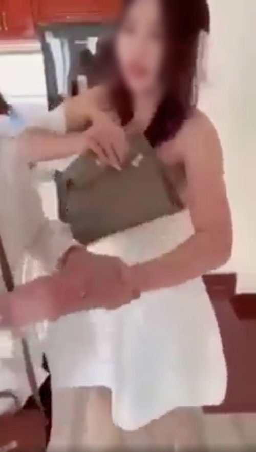 เมียจับได้ ผัวพาสาวมาแอบแซ่บในบ้าน