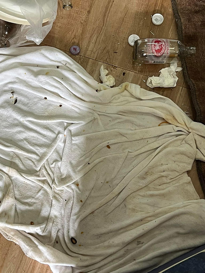 รีวิวลูกค้าแสบ เปิดห้องเล็ก แต่คนแห่มาปาร์ตี้ทั้งคืน