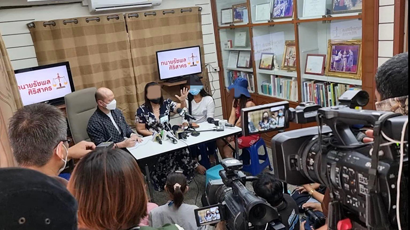 เมียน้อยไม่รู้ตัว