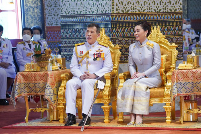 พระราชินี ทรงแสดงความเคารพ กรมสมเด็จพระเทพฯ