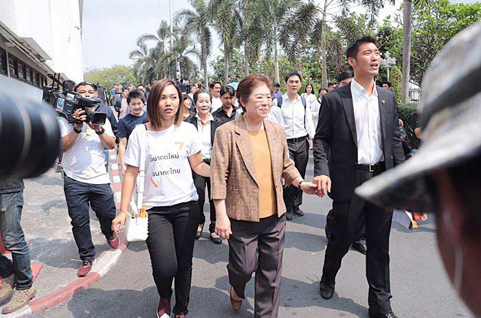 กรมที่ดิน สั่งเพิกถอนที่ดิน น.ส.3 ก. แม่ธนาธร 2,111 ไร่