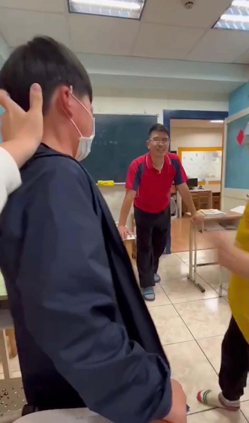 ครูใจเหี้ยม ให้เด็กตบหน้ากัน