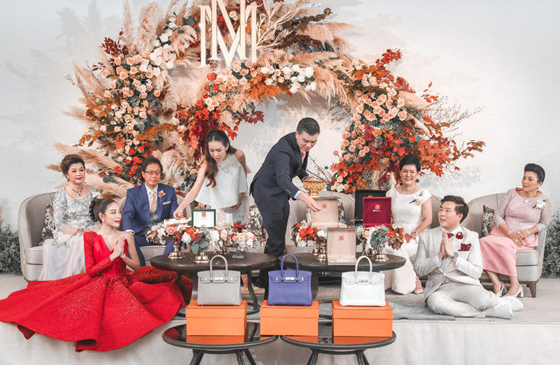 งานแต่งสุดปัง สินสอดเป็นกระเป๋า Hermes 