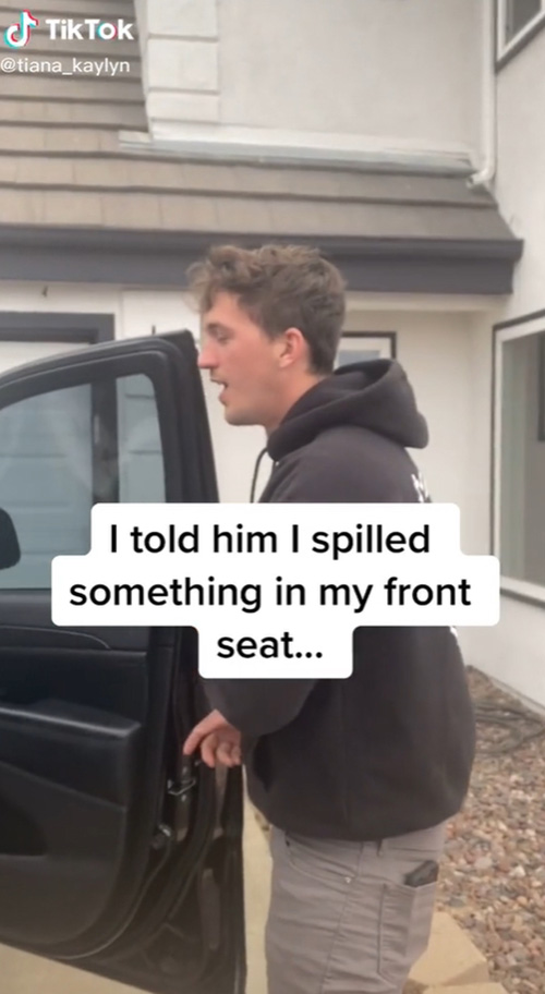 หนุ่มเปิดรถน้ำตาไหล เจอของขวัญนั่งรอ