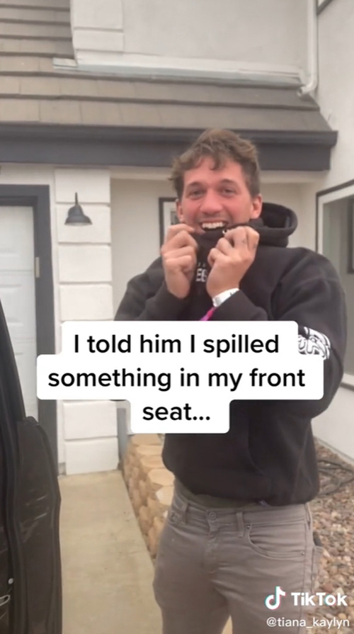 หนุ่มเปิดรถน้ำตาไหล เจอของขวัญนั่งรอ