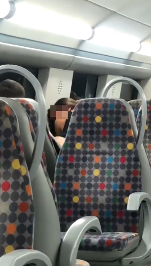 พระเจ้า ผดส.ขึ้นรถไฟตาเหลือก คู่รักขย่มเบาะแรง