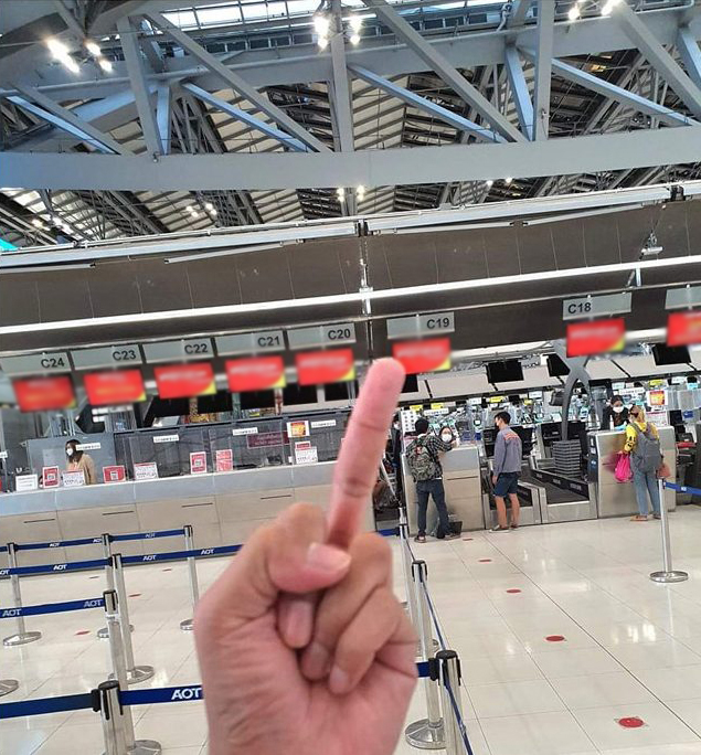 หนุ่มโวยสายการบิน ให้ชั่งกระเป๋าทุกใบจนเกิน 7 กก.