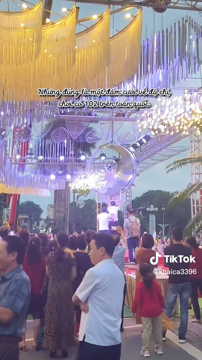 เจ้าสาวสร้างตำนานใหม่ งานแต่งขึ้นรถหรูก็ธรรมดาไป