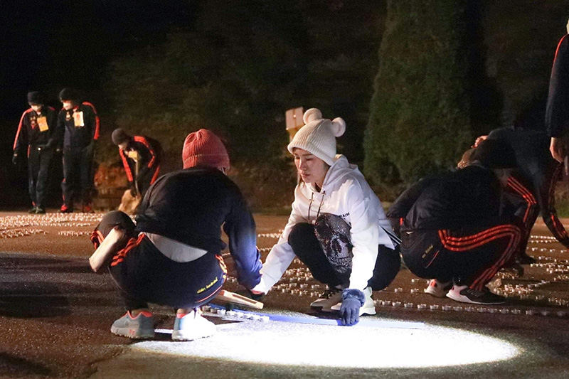 เจ้าคุณพระสินีนาฏ ร่วมจุดเทียนอาลัยเหยื่อกราดยิง 