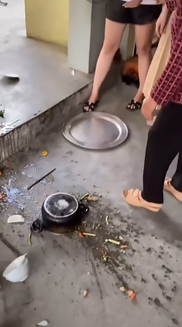 ลูกสะใภ้นั่งเล่นมือถือ โดนแม่ผัวใช้ให้ไปล้างจาน