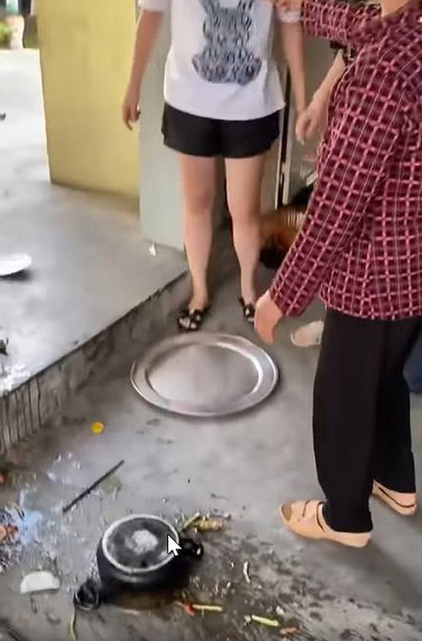 ลูกสะใภ้นั่งเล่นมือถือ โดนแม่ผัวใช้ให้ไปล้างจาน