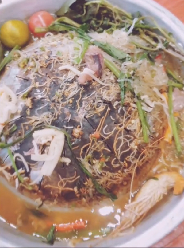 เมื่อฝรั่งลองกินหมูกระทะครั้งแรก เดินไปเห็นเตาถึงกับเหวอตาค้าง 