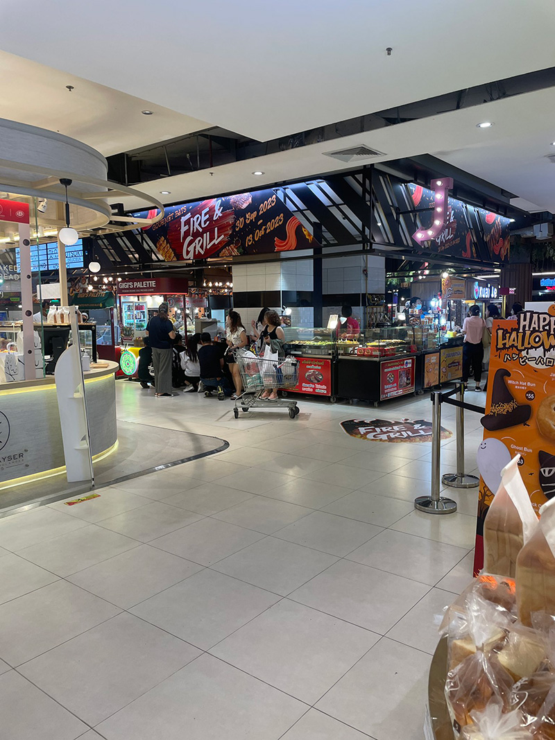 ยิงปืนกลางห้าง