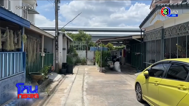 เพื่อนบ้านสร้างโรงรถยึดครึ่งถนน ลั่นทำมา 20 ปี รื้อให้แน่