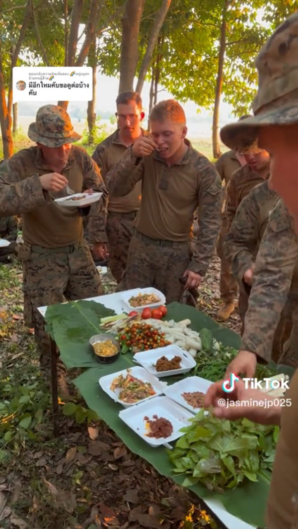 ครูฝึกไทยจัดเมนูเด็ดต้อนรับ ทหารอเมริกัน ส้มตำ น้ำพริก ผักลวก