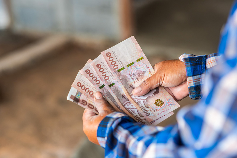 แจกเงินบัตรคนจน