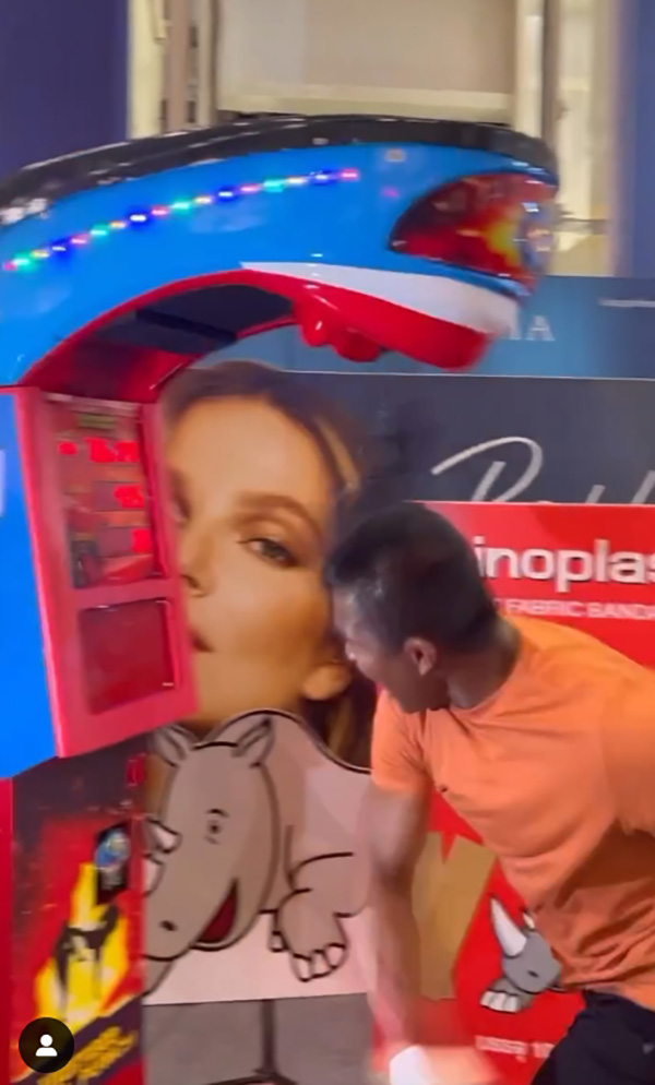 บัวขาว VS อรอุมา ชกตู้วัดพลังหมัด 