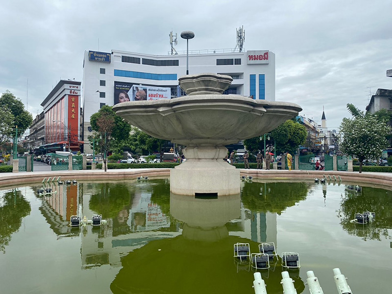 พบร่างชายนิรนาม กลายเป็นศพ ในบ่อน้ำพุวงเวียน 22