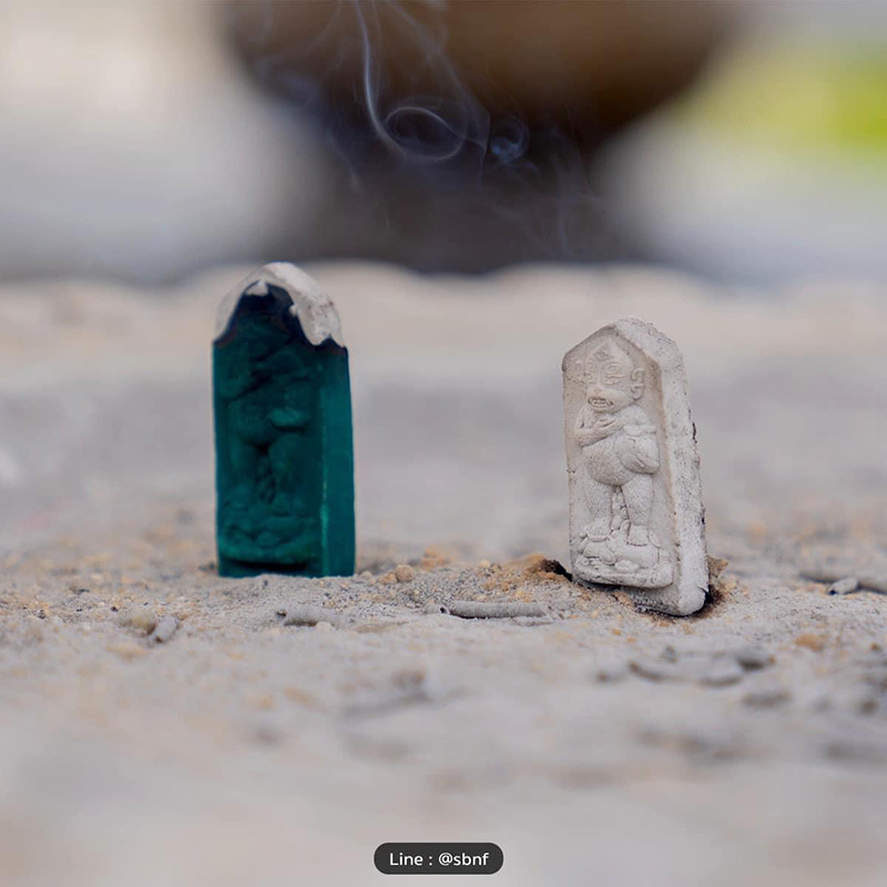 เทพสี่หูห้าตา