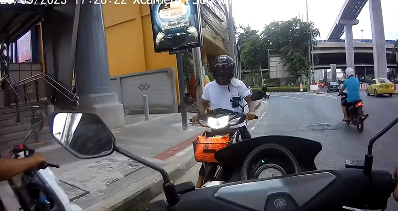 ขี่รถย้อนศรมาเจอตำรวจ ซิ่งหนีไม่คิดชีวิต