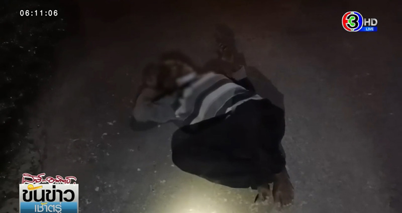 ที่แท้จบแบบโอละพ่อ ลุงถูกทิ้งนอนหน้าวัด