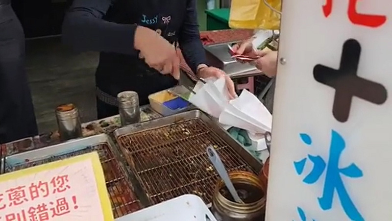 คลิปจับชัด วิชามารแม่ค้า รับเงินยังไงให้เงินหายทันที