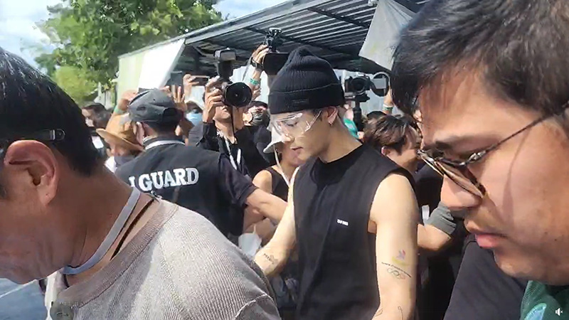 แจ็คสัน เจอ ชัชชาติ ลงเรือตักขยะด้วยกัน